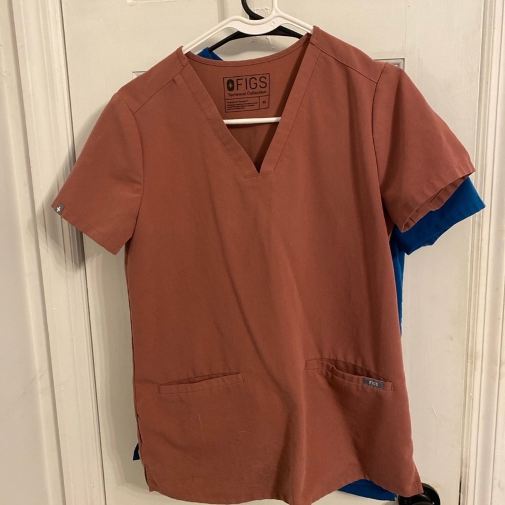 Figs scrub top